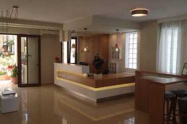 아파트호텔 Kallitsakis Beach