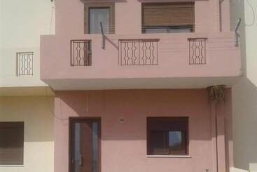 ツーリストアパートメント Sfakia Thea Apartments