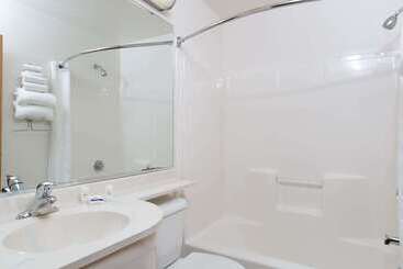فندق Baymont Inn & Suites By Wyndham Anchorage Airport