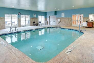 Отель Holiday Inn Express & Suites West Long Branch   Eatontown, An Ihg