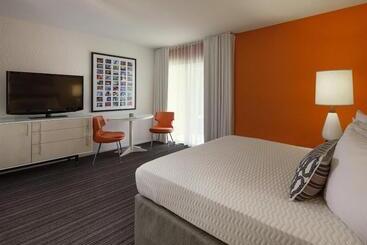 هتل Inn At Venice Beach