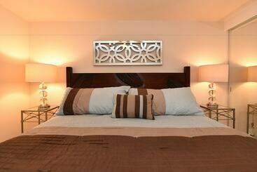 Отель Makani Sands