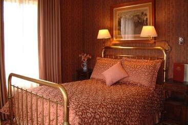 Mendocino Hotel & Garden