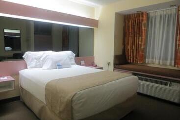 فندق Cedar Bluff Inn