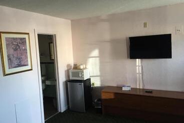 فندق على الطريق Mayo Inn