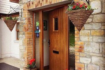 تختخواب و صبحانه Lissadell Lodge
