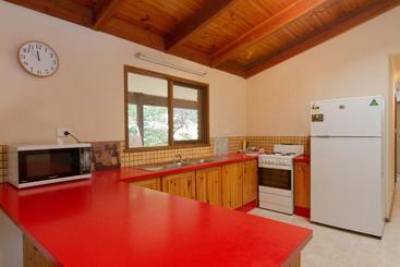 Alrima Lodge, Bright