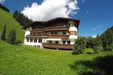 Pensionat Gästehaus Alpenland