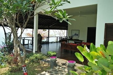 Жильё для туристов Gamrang Beach Villa With 4 Bedrooms