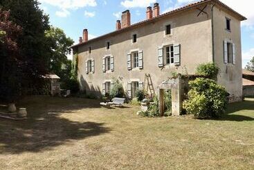 Domaine De Lalat   B&b With En Suite Bathrooms All Rooms With Garden Views