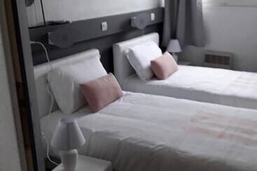 فندق Mervil Airport