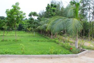 Rajhans Hotel And Resort