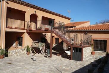 Albergue Serranilla   Hostel