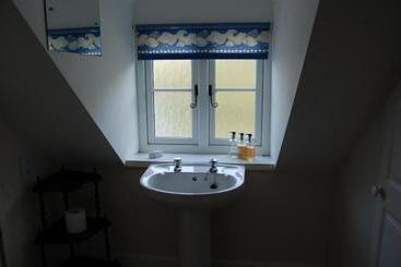 Gorselands Hall Bed And Breakfast