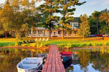 Historic Birch Lodge And Motel