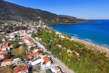 Отель Lobelia Luxury Suites