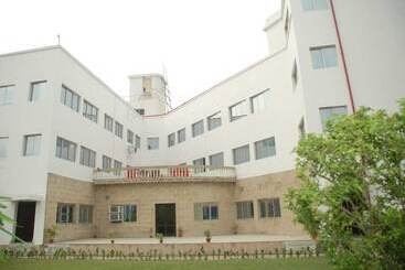 בית מלון כפרי Sea Bird International