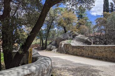 בית מלון כפרי El Rancho Robles