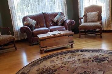 ベッドアンドブレックファースト Cabernet House, An Old World Inn