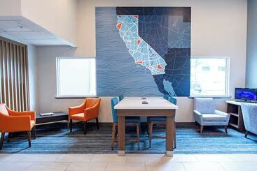 Отель Holiday Inn Express Oakdale, An Ihg