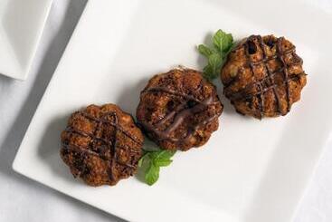 فندق Old Harbor Inn