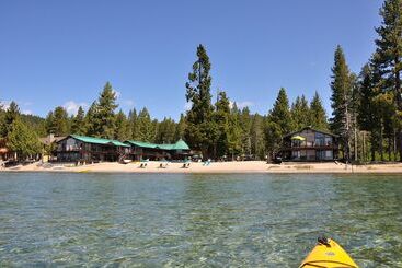 Mourelatos Lakeshore Resort