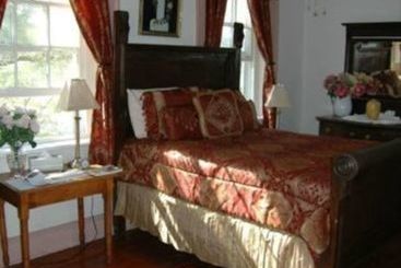 Old Castillo Bed And Breakfast