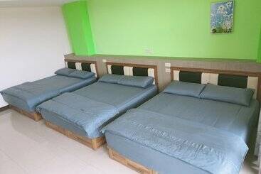 پانسیون Family Of Five Guesthouse