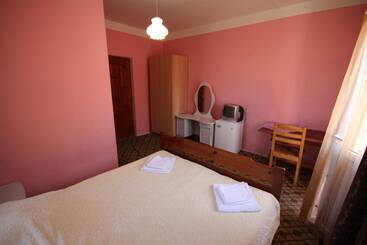 پانسیون Rozali Guest House