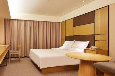 هتل Ji  Yantai Binhai Plaza