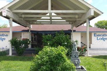 مُتل Executive Lodge