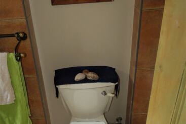 פנסיון Fountain Baths Guest Cottages
