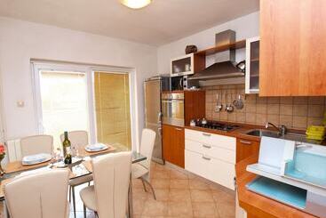 Жильё для туристов Apartment 1383