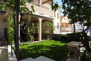 Жильё для туристов Apartment Milojka