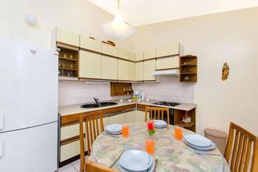 Hostel Guesthouse Mira
