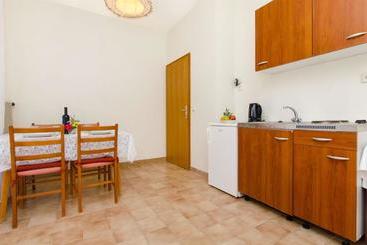 Hostel Guesthouse Mira