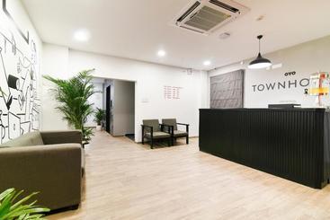 هتل Oyo Townhouse 239 Venue  Airport