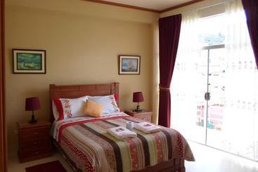 پانسیون Hostal Kurmi   Coroico