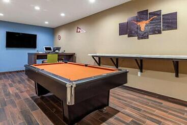 호텔 Comfort Suites