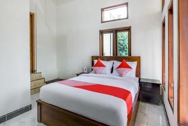 בית מלון כפרי Oyo 2300 Ansori Homestay