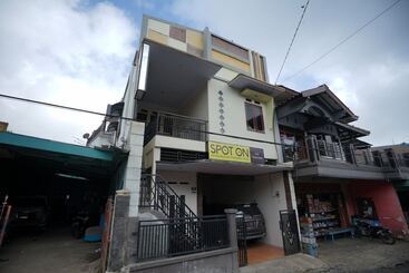 בית מלון כפרי Spot On 2327 Dome