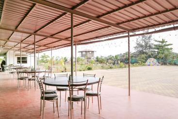 هتل Oyo 66401 Matoshree Garden Resort