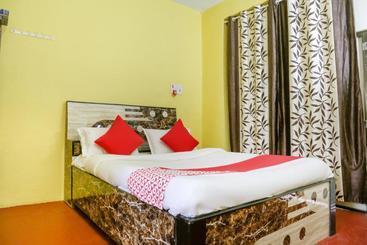 هتل Oyo 66401 Matoshree Garden Resort