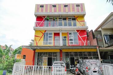 Отель Spot On 2387 Bukit Cemara Tidar Family