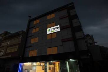 בית מלון כפרי Treebo Kings Orchid