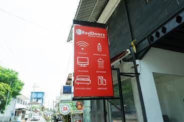 Panzió Reddoorz Near Alun Alun Madiun