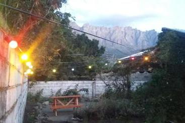 تختخواب و صبحانه Pura Vida Hostel