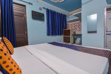 Отель Spot On 66570 Dhiman Residency