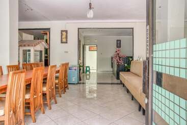 پانسیون Reddoorz Near Taman Mini Jakarta