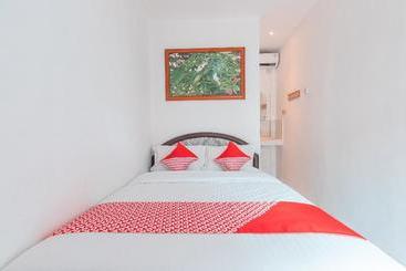 ホテル Oyo 2229 Dolfie Residence